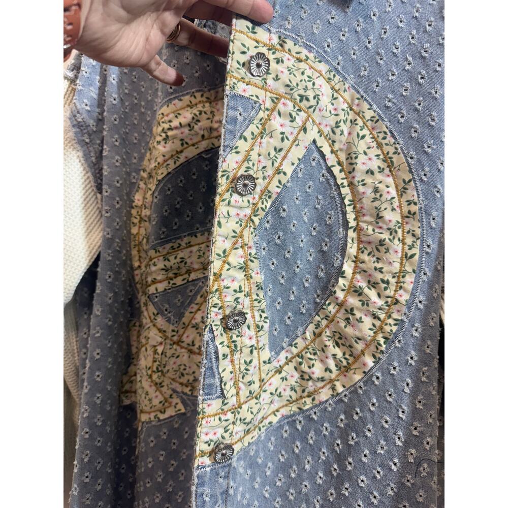 POL PEACE & STAR Patch LONG DENIM Button Up CARDIGAN Distressed - Picture 3 of 4